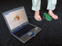 Illustration for article titled iShoe Prototype Assists Wobbly Elderly Folk and Astronauts Alike